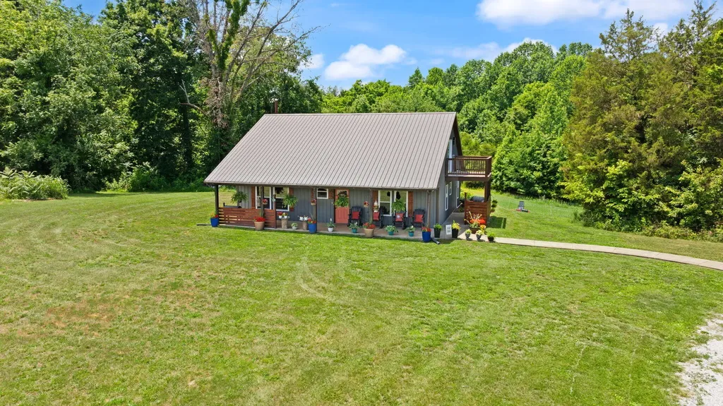 1717 Halltown Road Canmer KY 42722