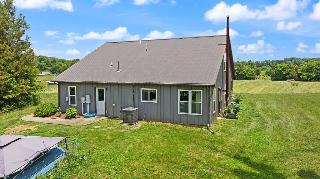 1717 Halltown Road Canmer KY 42722