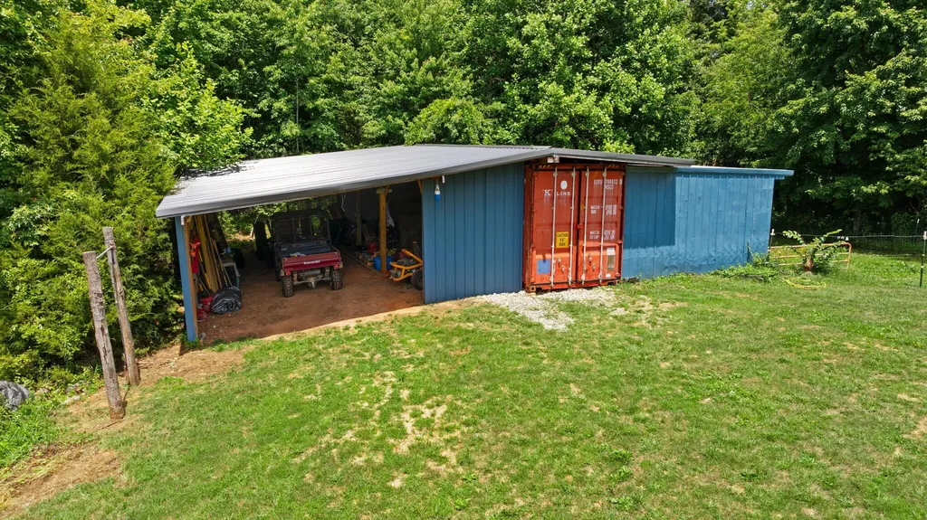 1717 Halltown Road Canmer KY 42722