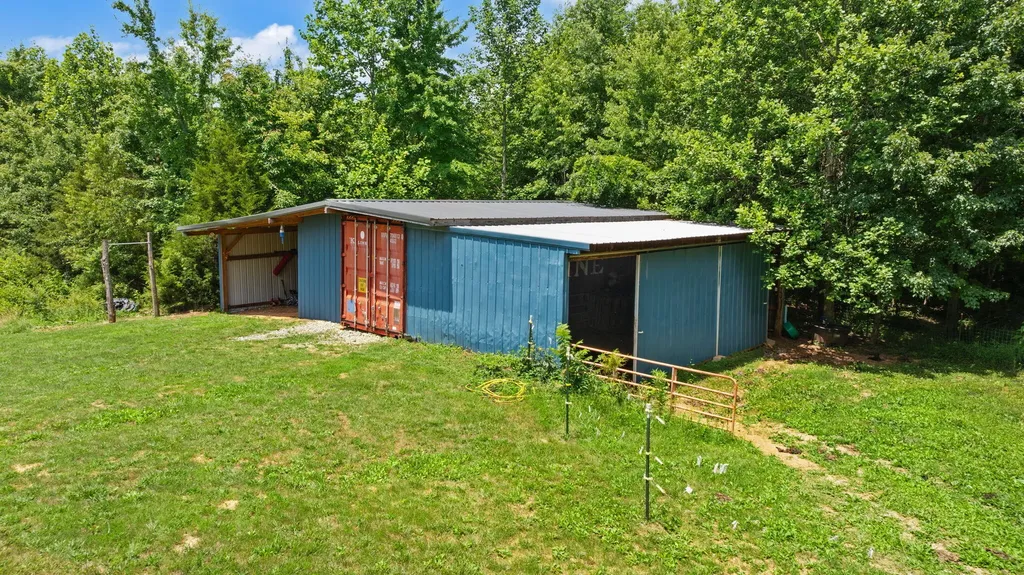 1717 Halltown Road Canmer KY 42722