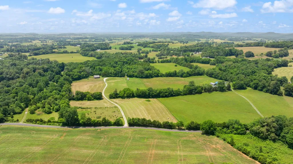 1717 Halltown Road Canmer KY 42722