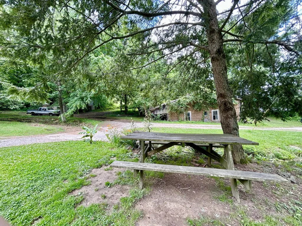 269 Strawberry Road Monticello KY 42633