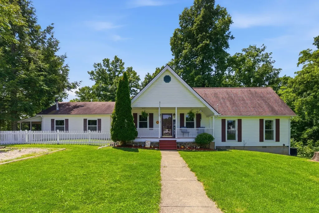 574 Powers Road Frenchburg KY 40322