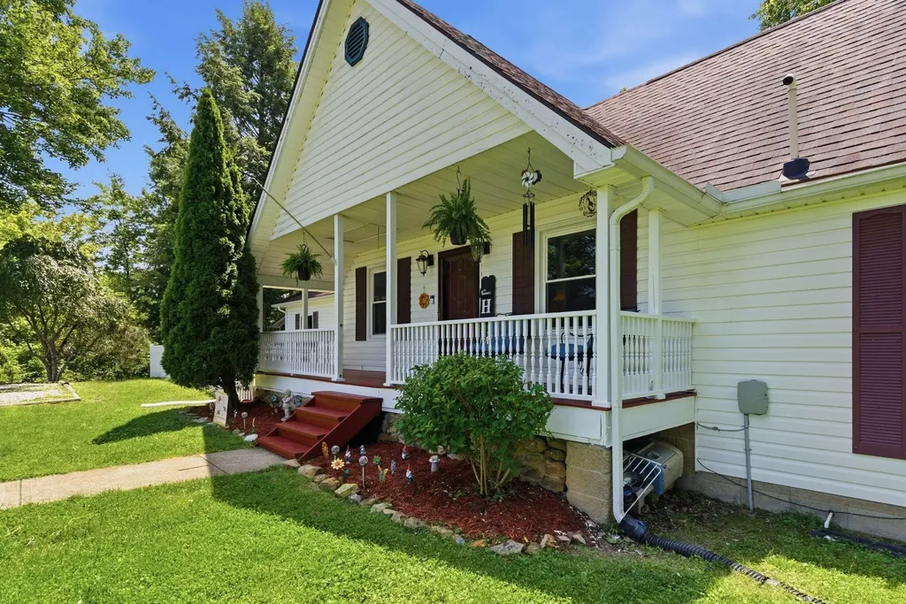 574 Powers Road Frenchburg KY 40322