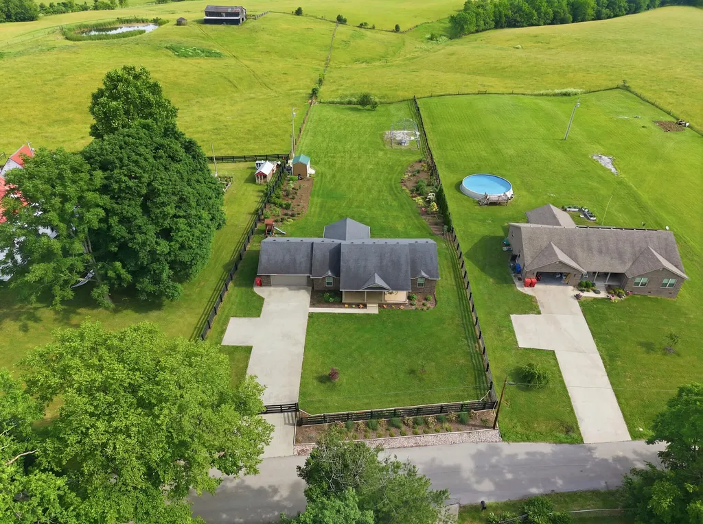 611 Menelaus Road Berea KY 40403