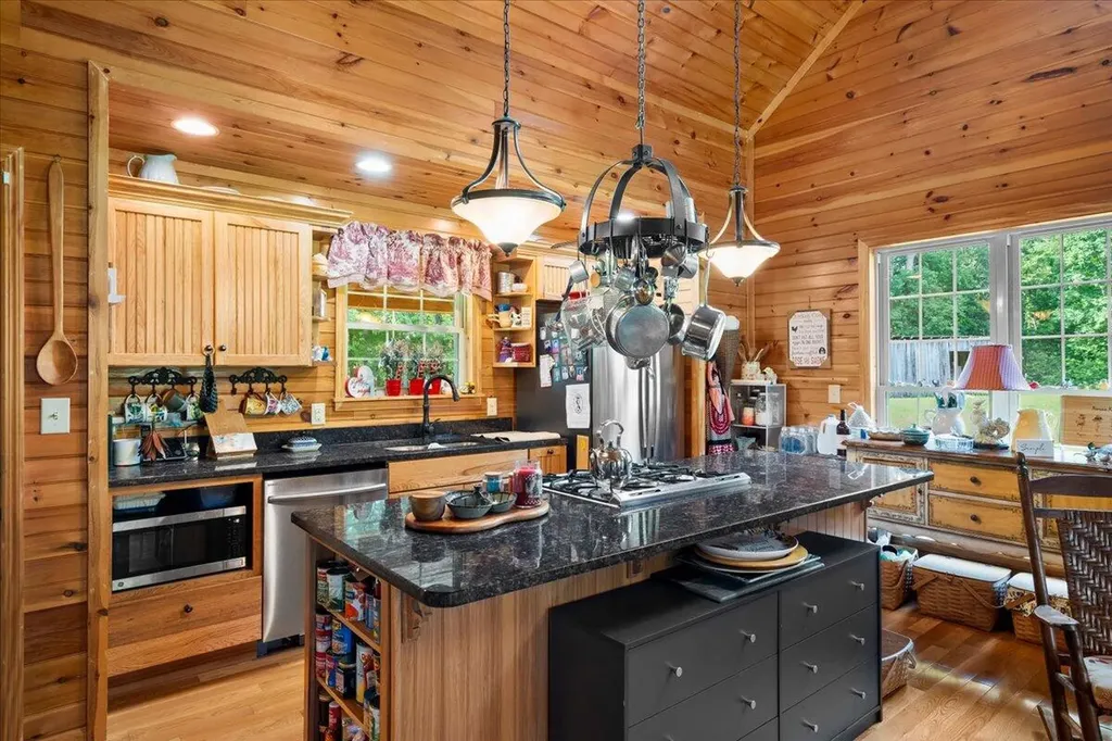 2065 Cobhill Road Irvine KY 40336