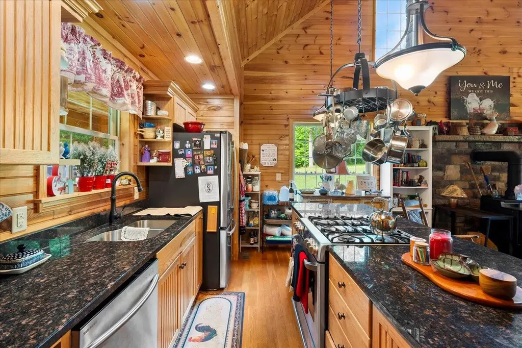 2065 Cobhill Road Irvine KY 40336