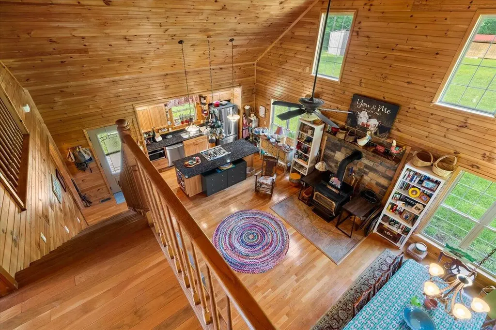 2065 Cobhill Road Irvine KY 40336