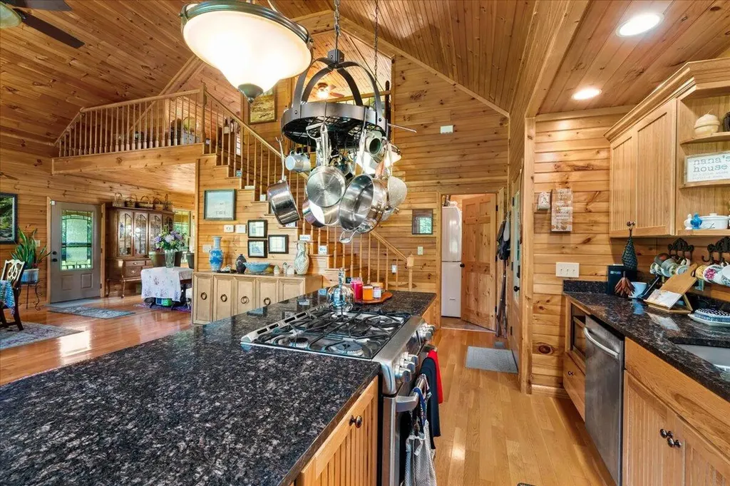 2065 Cobhill Road Irvine KY 40336