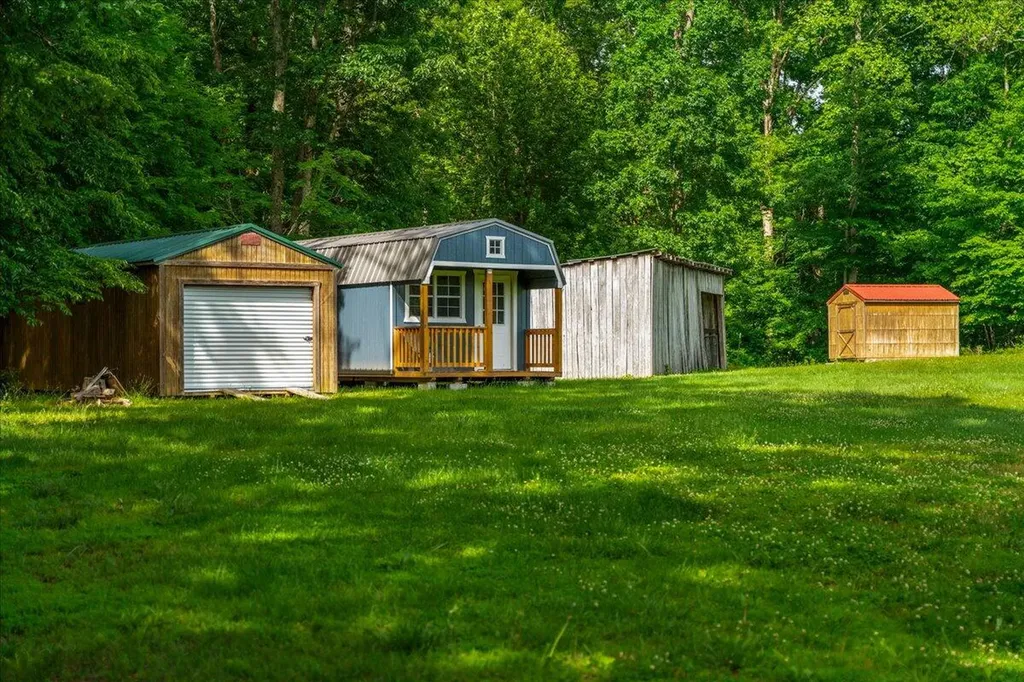 2065 Cobhill Road Irvine KY 40336