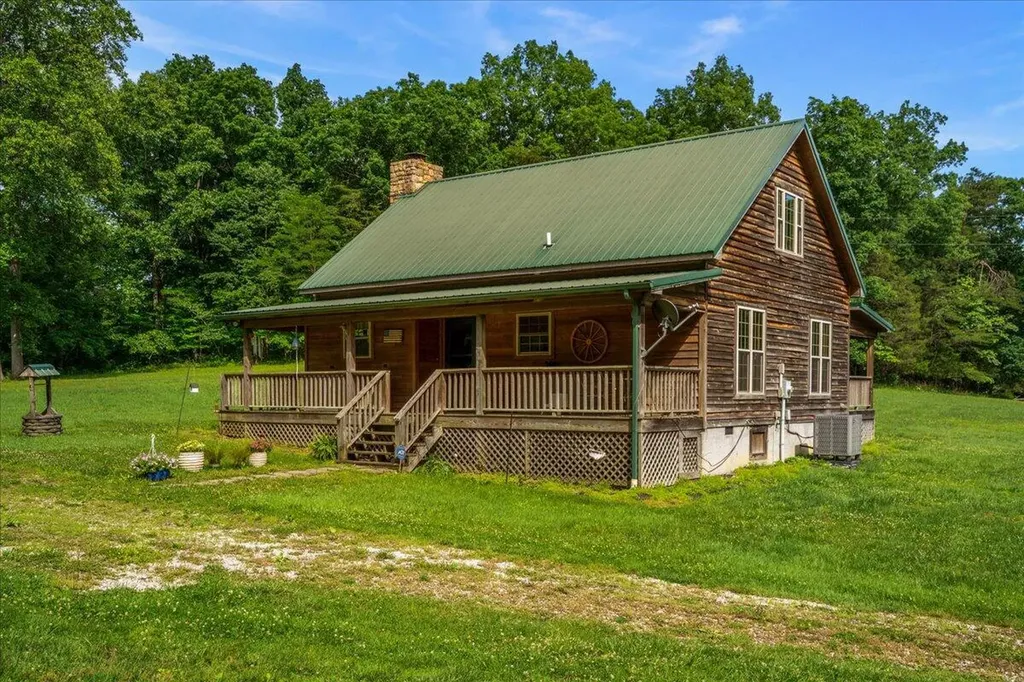 2065 Cobhill Road Irvine KY 40336