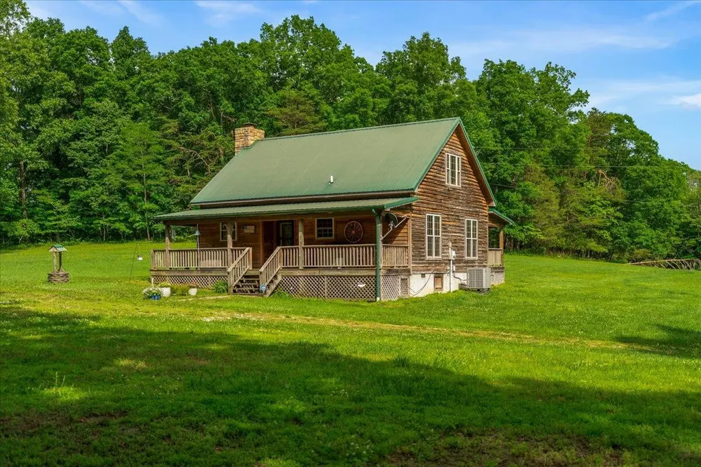2065 Cobhill Road Irvine KY 40336