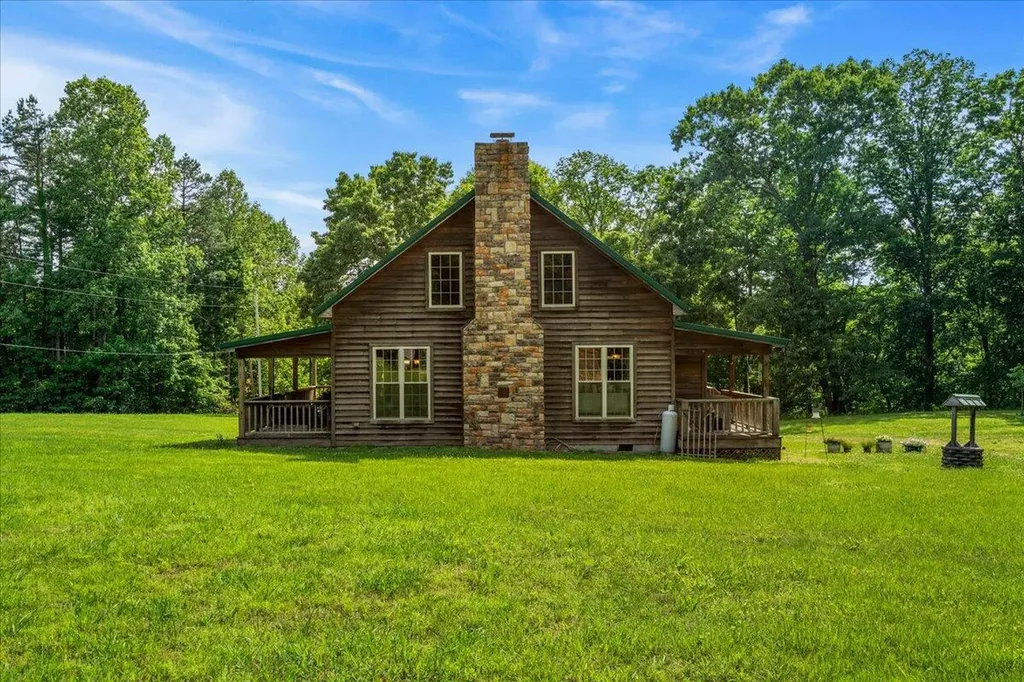 2065 Cobhill Road Irvine KY 40336