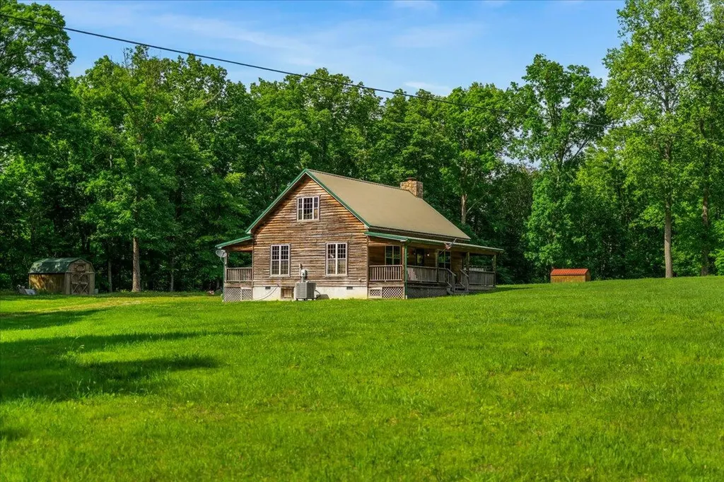 2065 Cobhill Road Irvine KY 40336