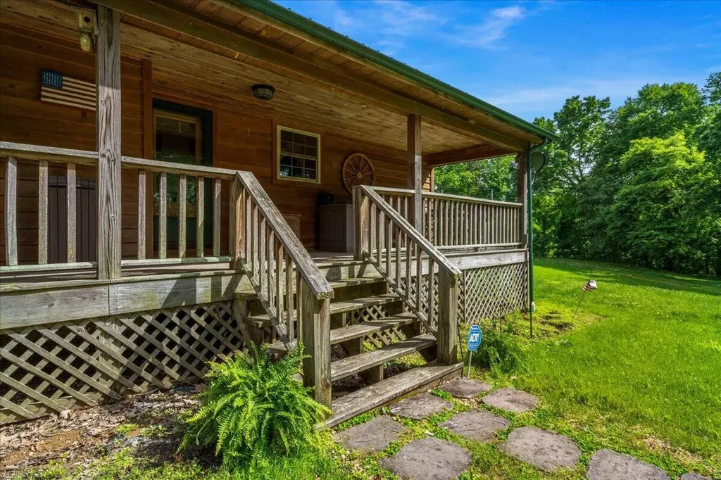 2065 Cobhill Road Irvine KY 40336