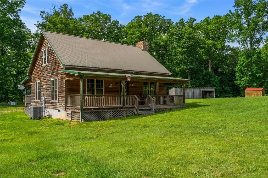 2065 Cobhill Road Irvine KY 40336