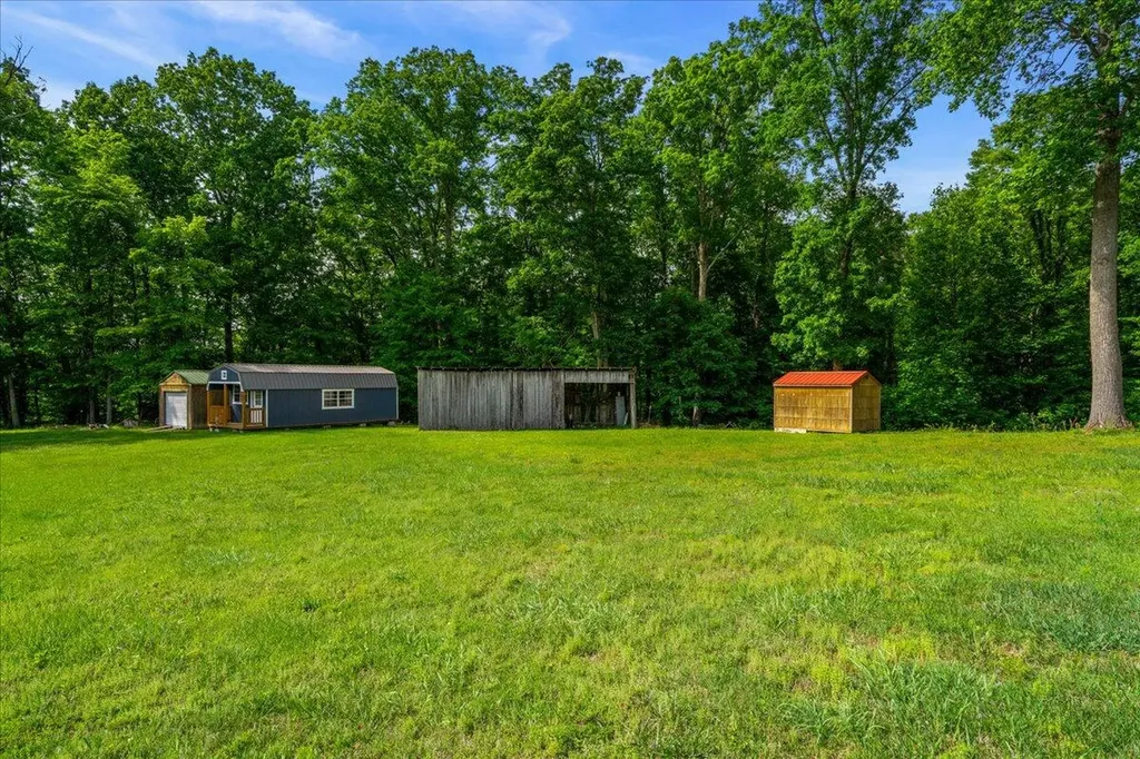 2065 Cobhill Road Irvine KY 40336