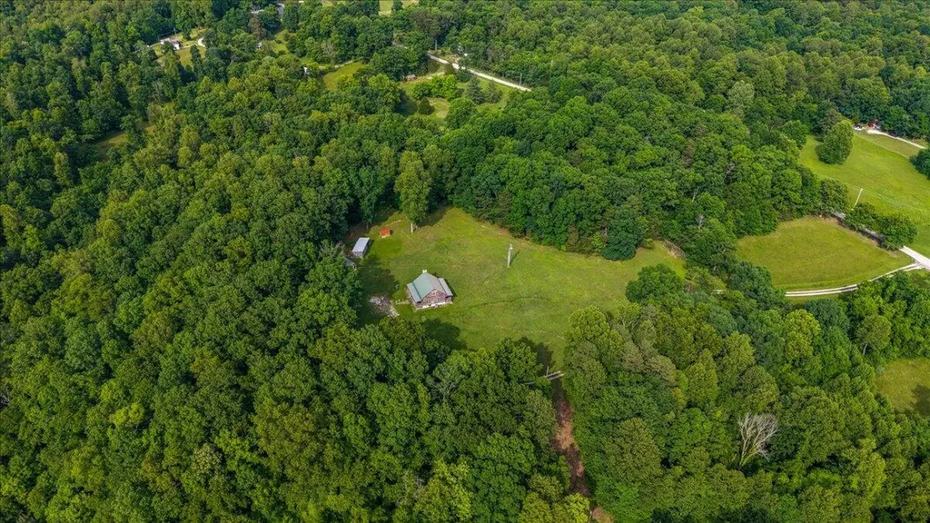 2065 Cobhill Road Irvine KY 40336