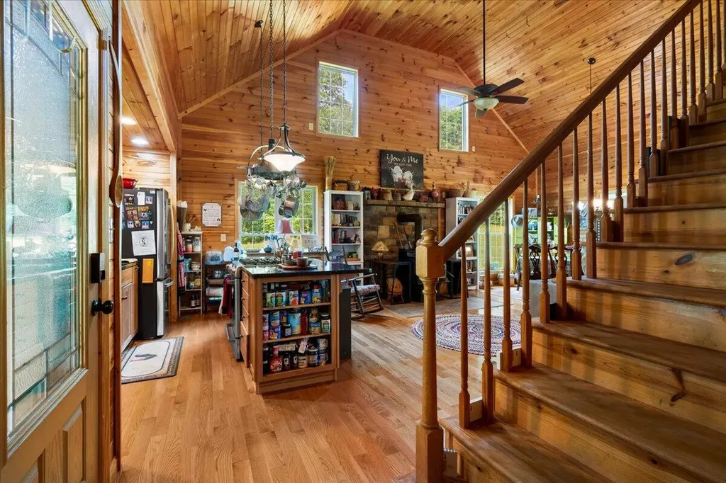 2065 Cobhill Road Irvine KY 40336
