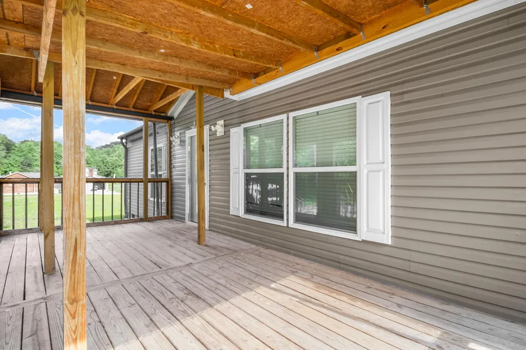 1153 Pawpaw Road Manchester KY 40962
