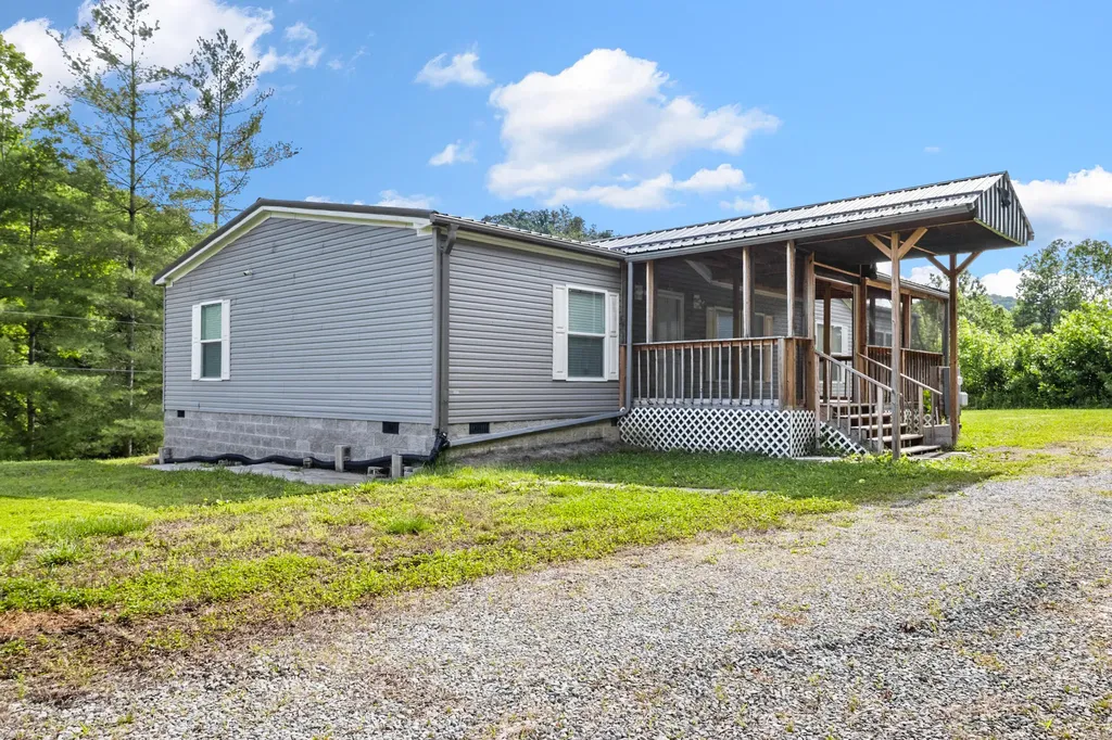 1153 Pawpaw Road Manchester KY 40962