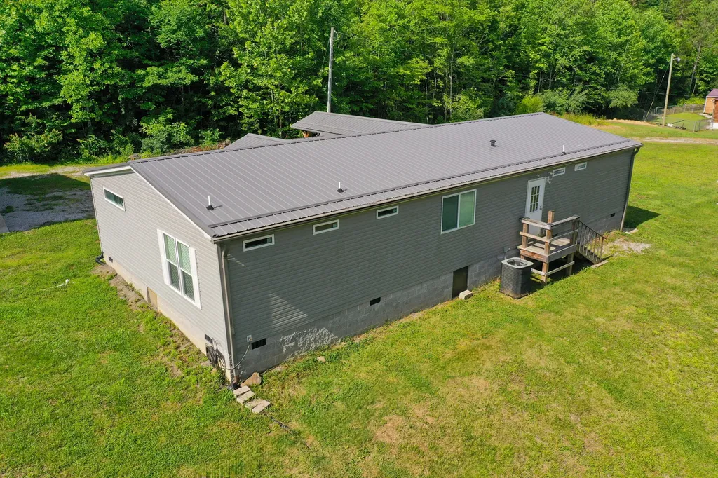 1153 Pawpaw Road Manchester KY 40962