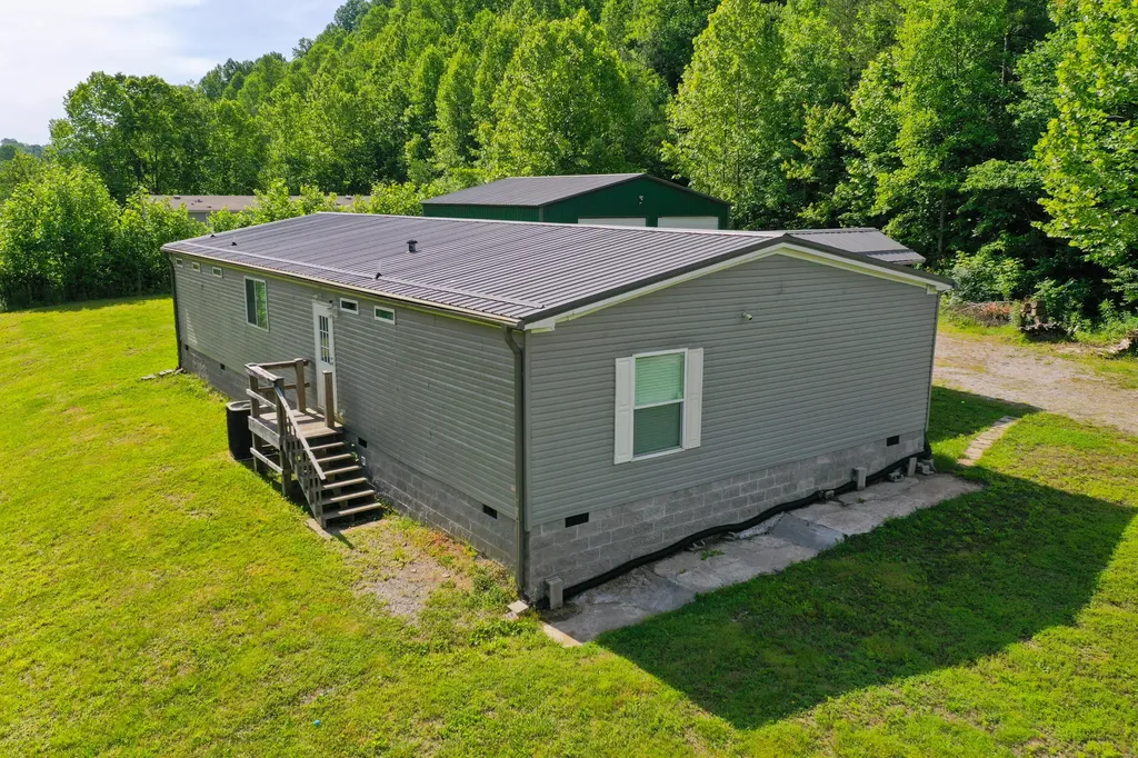 1153 Pawpaw Road Manchester KY 40962