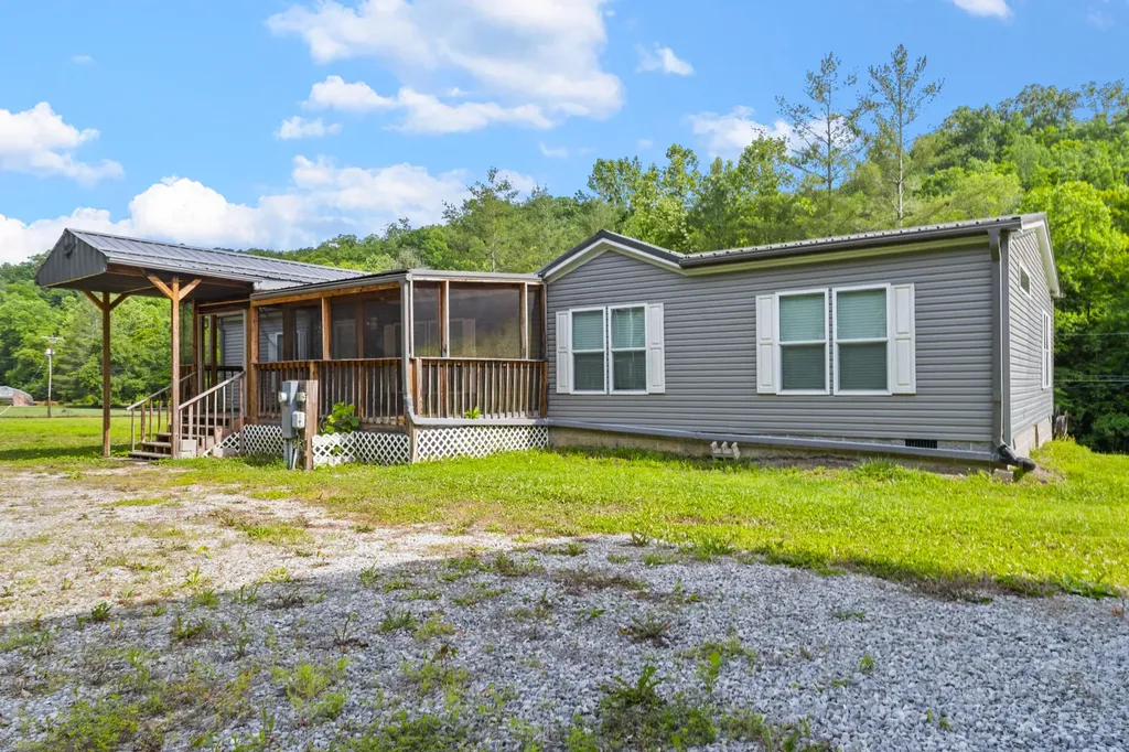 1153 Pawpaw Road Manchester KY 40962