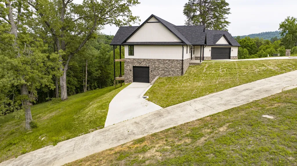 554 Colson Drive Bronston KY 42518