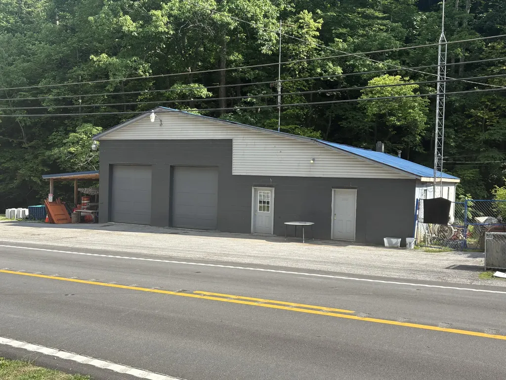 7361 N Highway 421 Manchester KY 40962