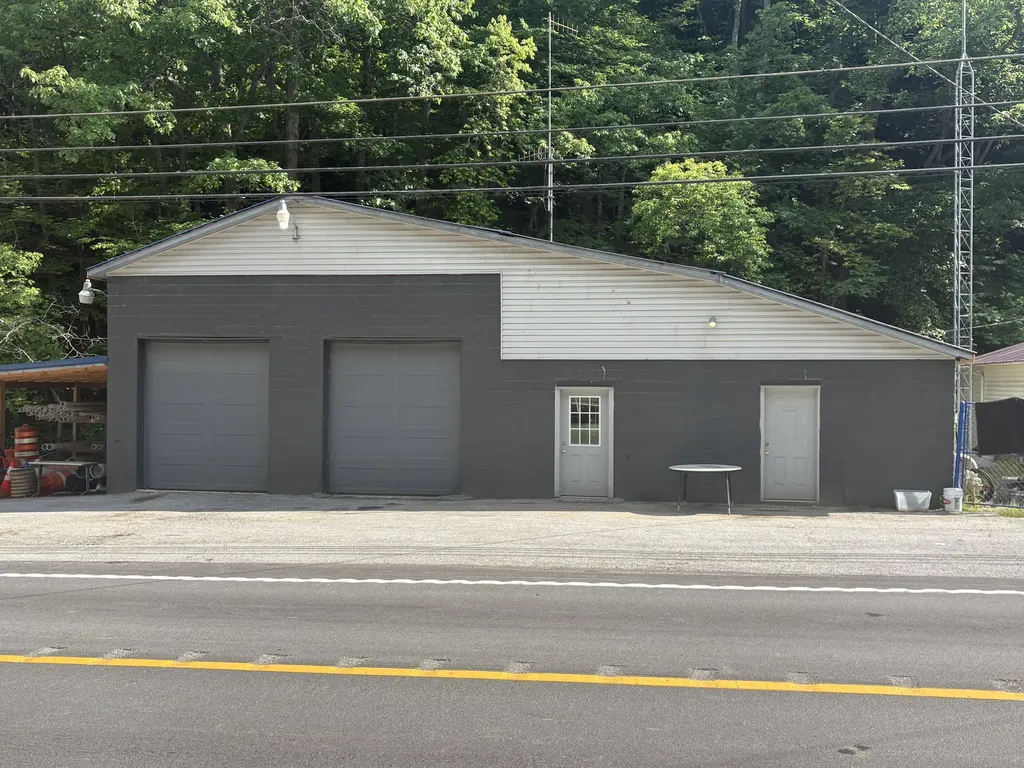 7361 N Highway 421 Manchester KY 40962