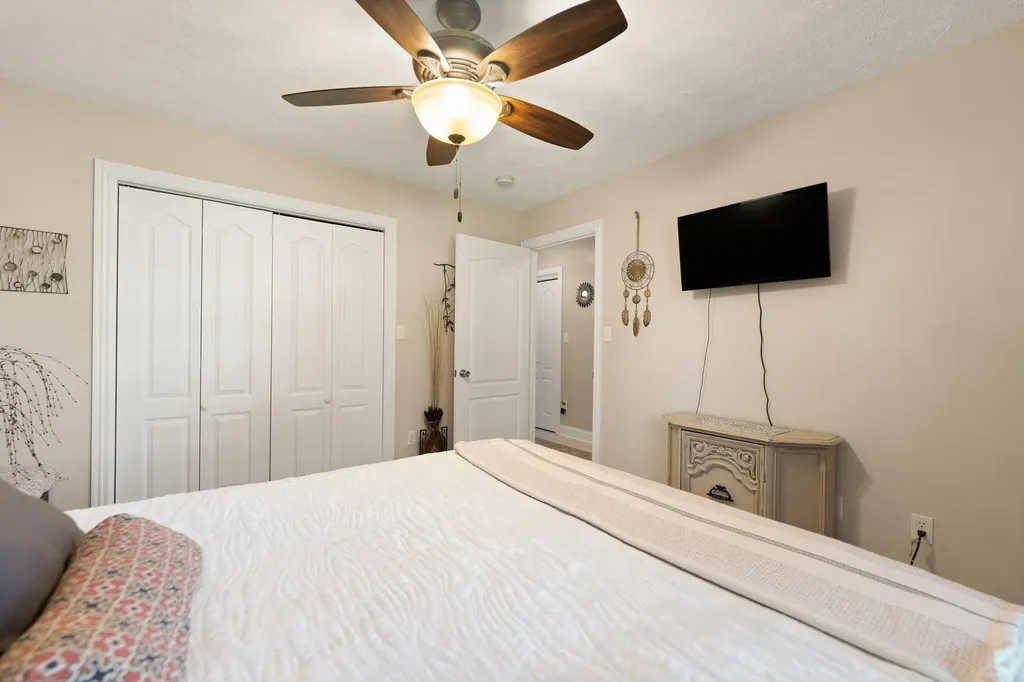 364 Twin Rivers Drive Bronston KY 42518
