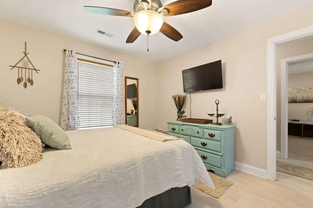 364 Twin Rivers Drive Bronston KY 42518