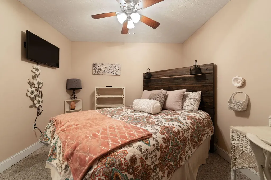364 Twin Rivers Drive Bronston KY 42518
