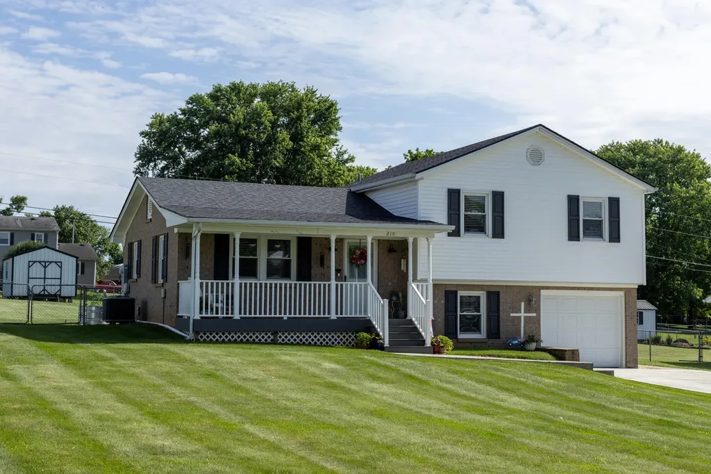 210 Longview Street Harrodsburg KY 40330