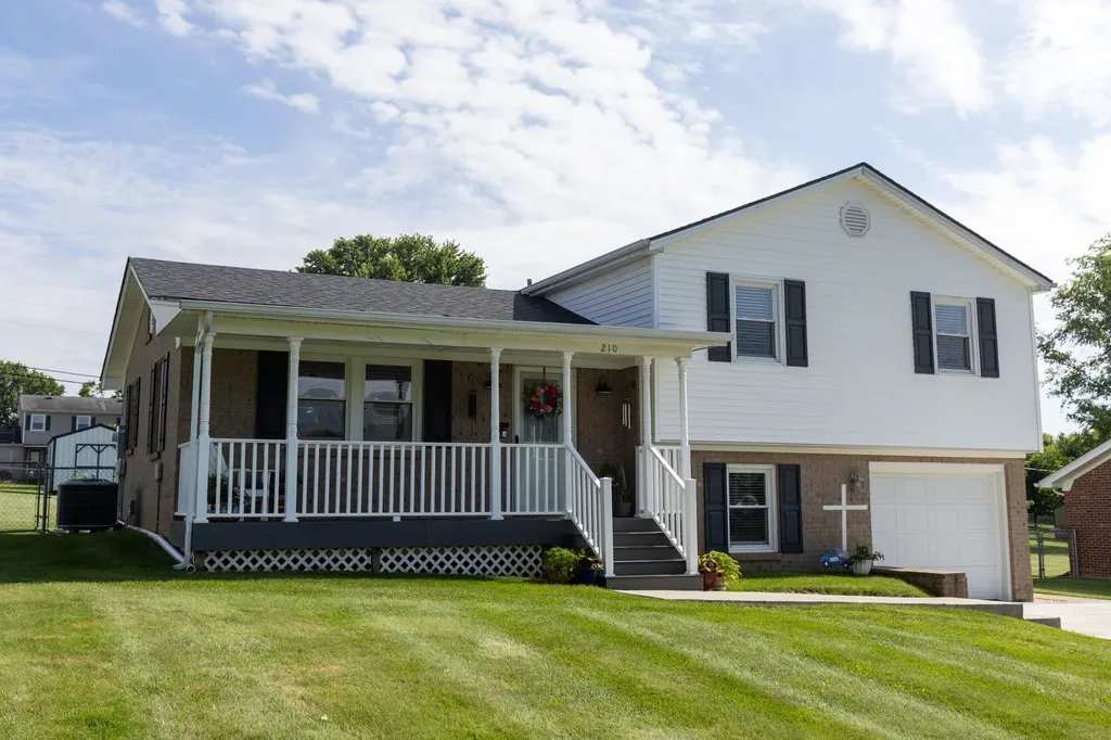 210 Longview Street Harrodsburg KY 40330