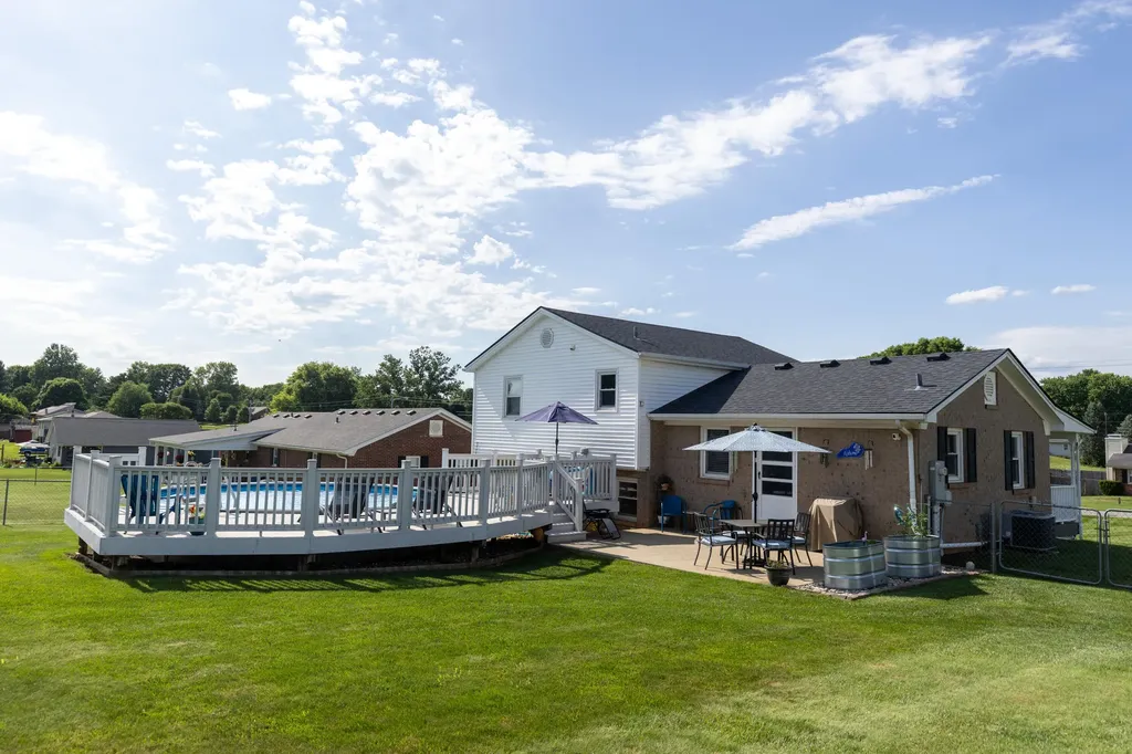 210 Longview Street Harrodsburg KY 40330