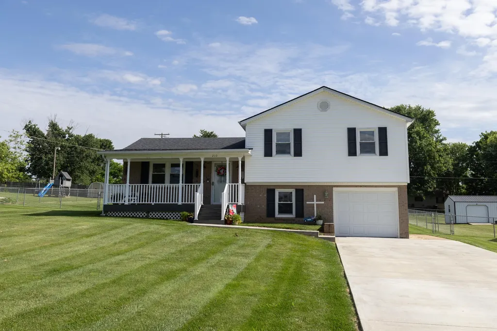 210 Longview Street Harrodsburg KY 40330