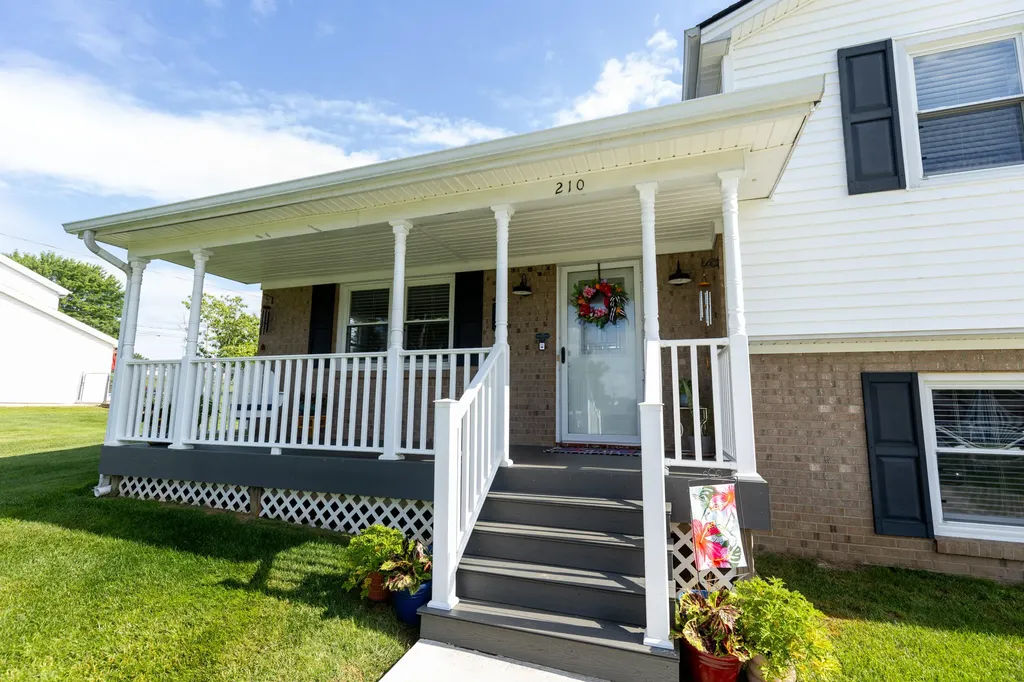 210 Longview Street Harrodsburg KY 40330