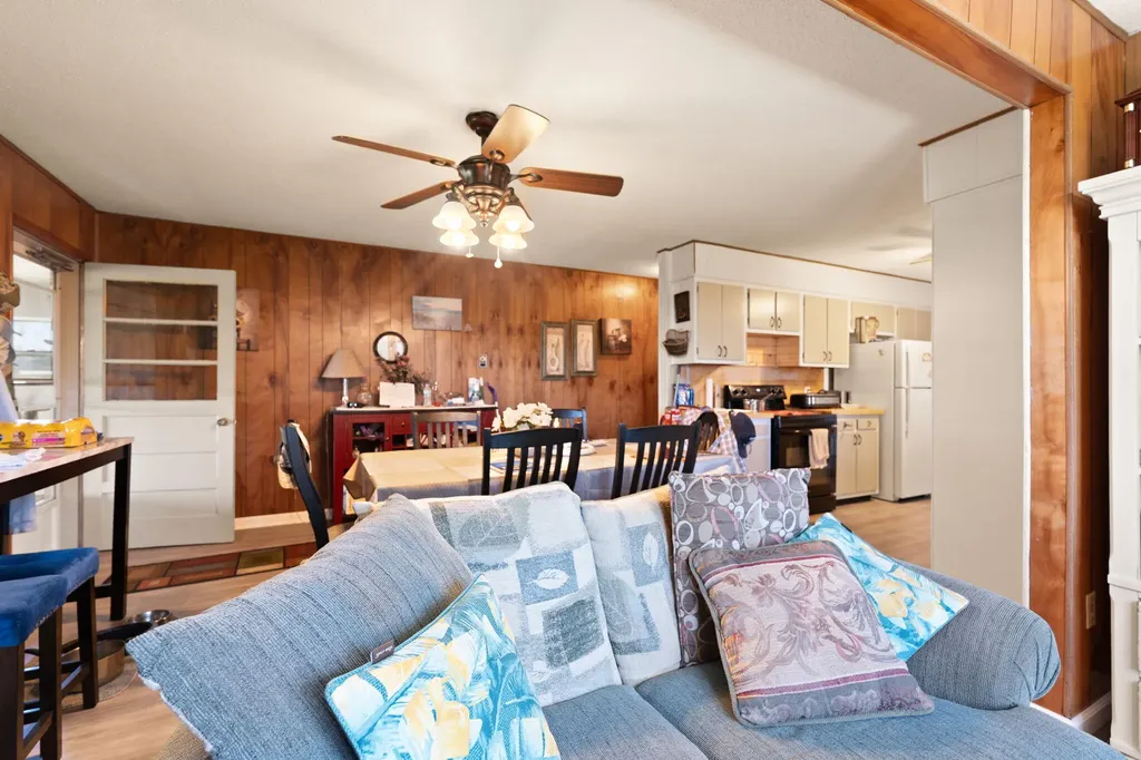 2665 Kentucky 80 Windsor KY 42565