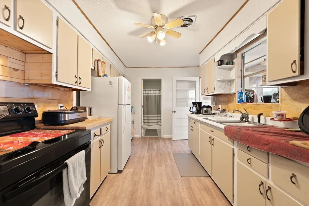 2665 Kentucky 80 Windsor KY 42565