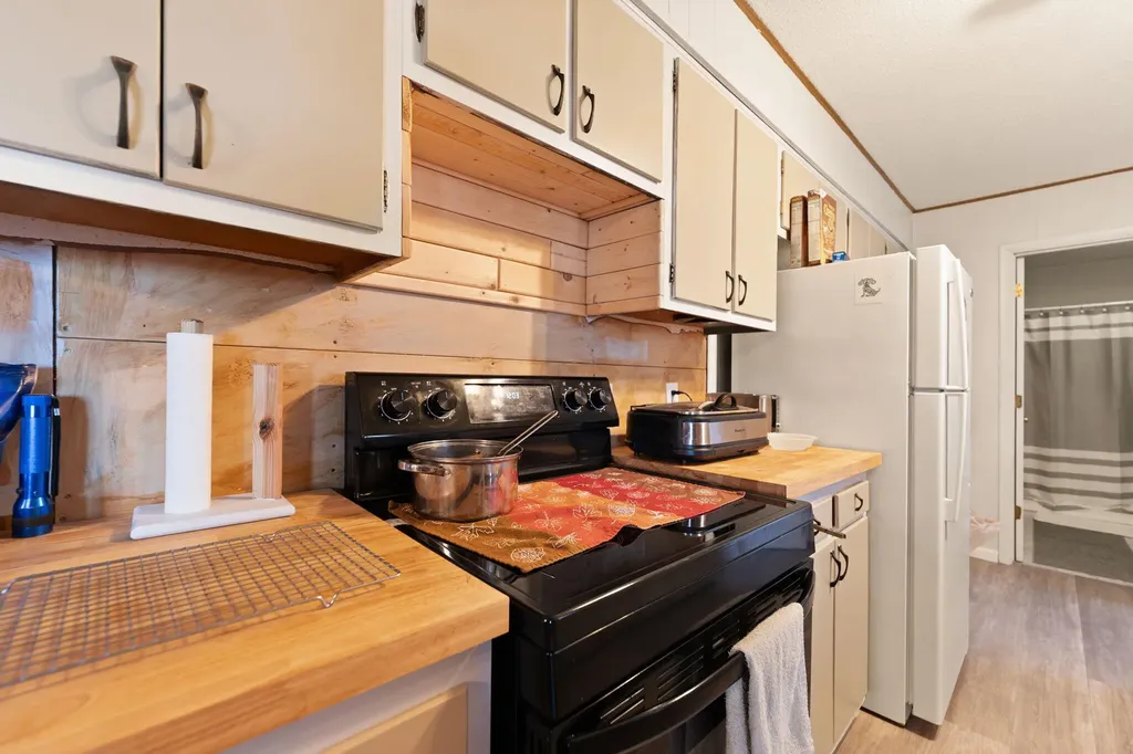 2665 Kentucky 80 Windsor KY 42565