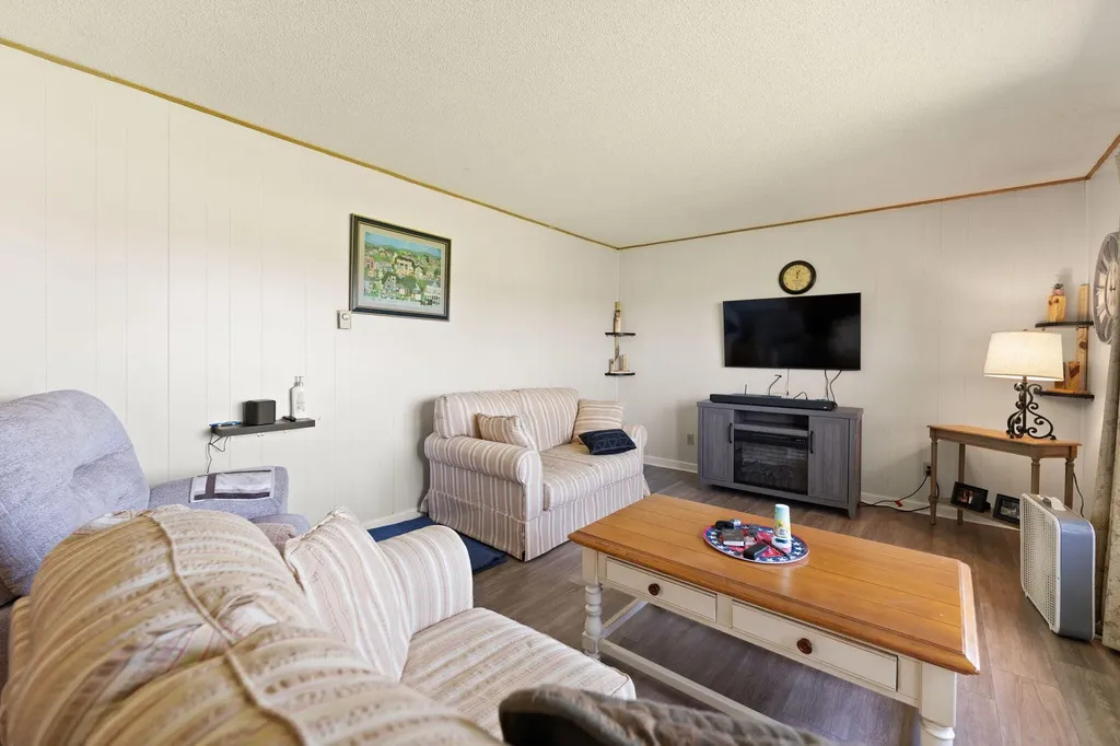 2665 Kentucky 80 Windsor KY 42565