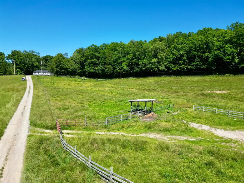 1235 Long Branch-land Beattyville KY 41311