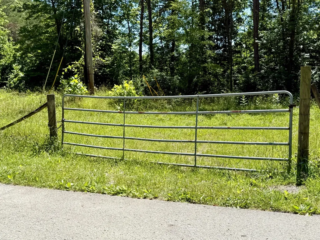 1235 Long Branch-land Beattyville KY 41311