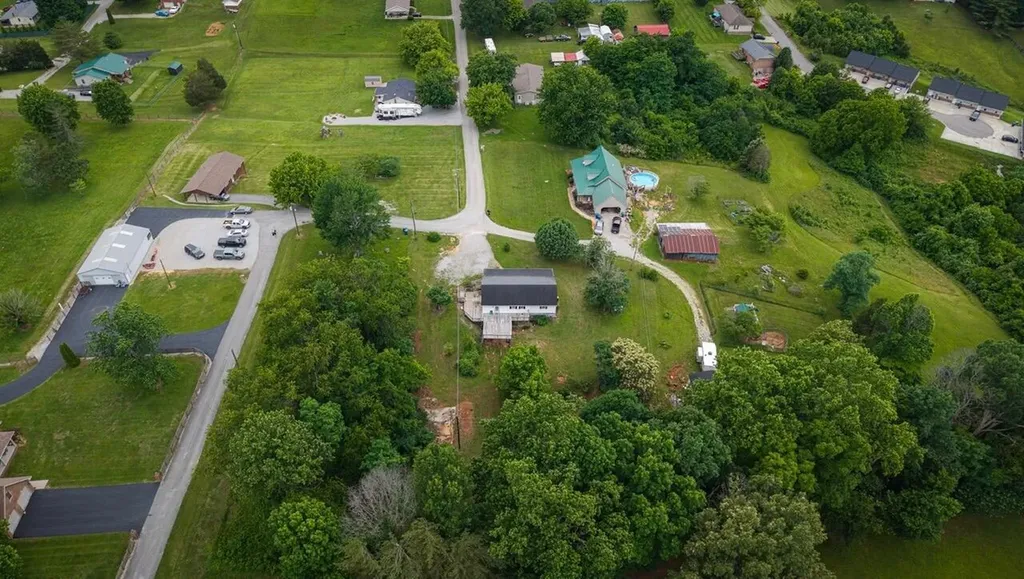 228 Whitaker Road Somerset KY 42503