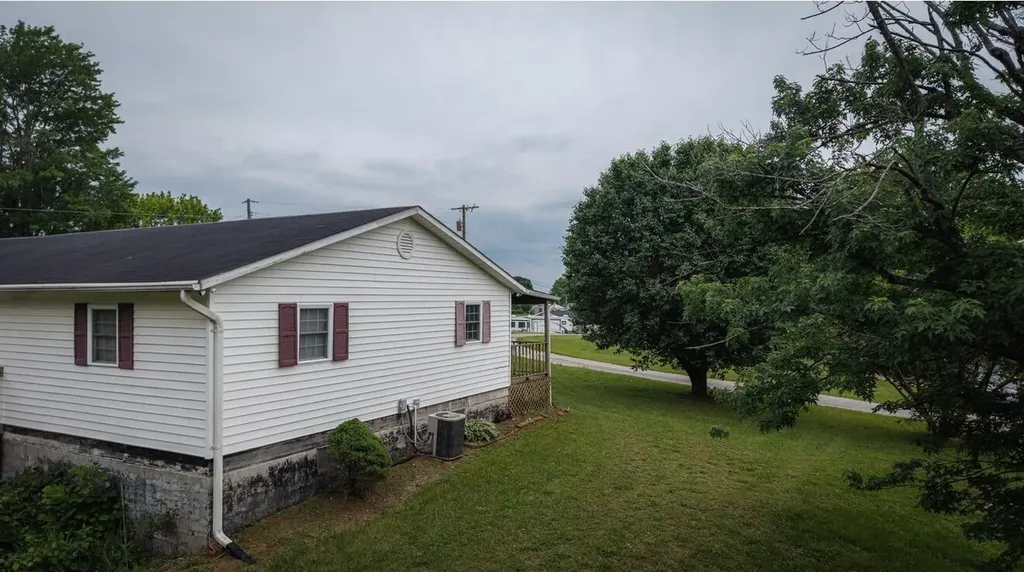 228 Whitaker Road Somerset KY 42503