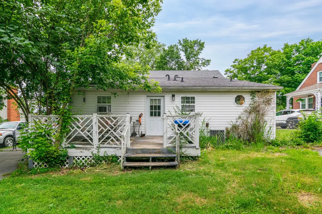 632 Mooreland Avenue Harrodsburg KY 40330