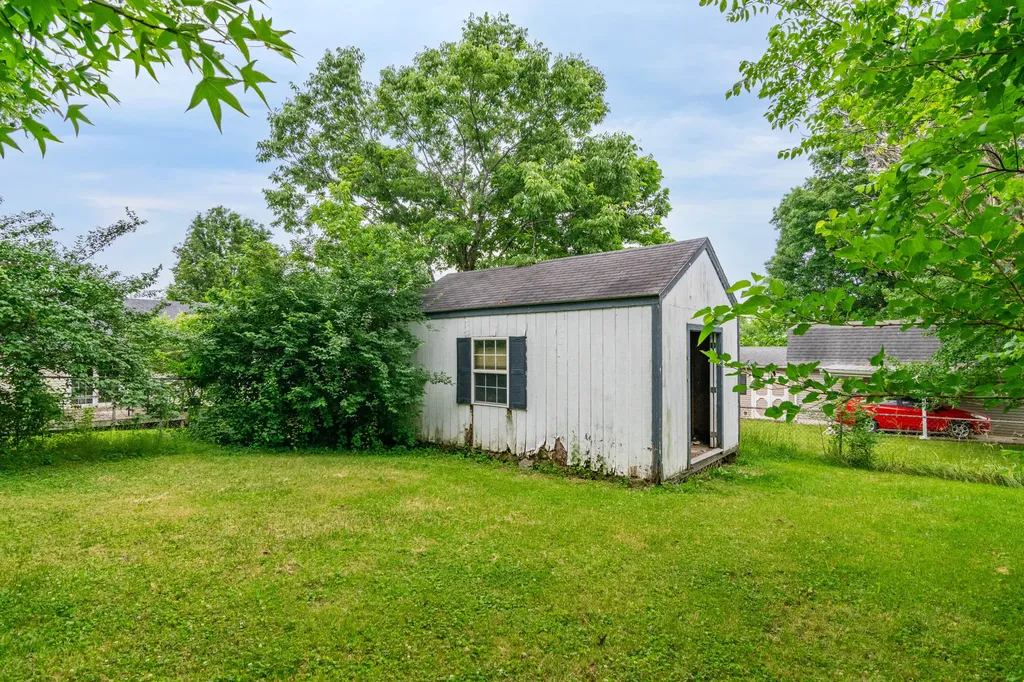 632 Mooreland Avenue Harrodsburg KY 40330