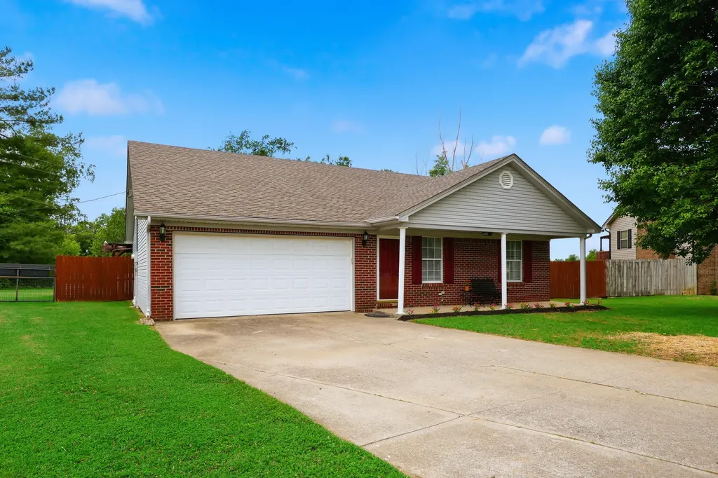 1073 Indian Trail Lawrenceburg KY 40342